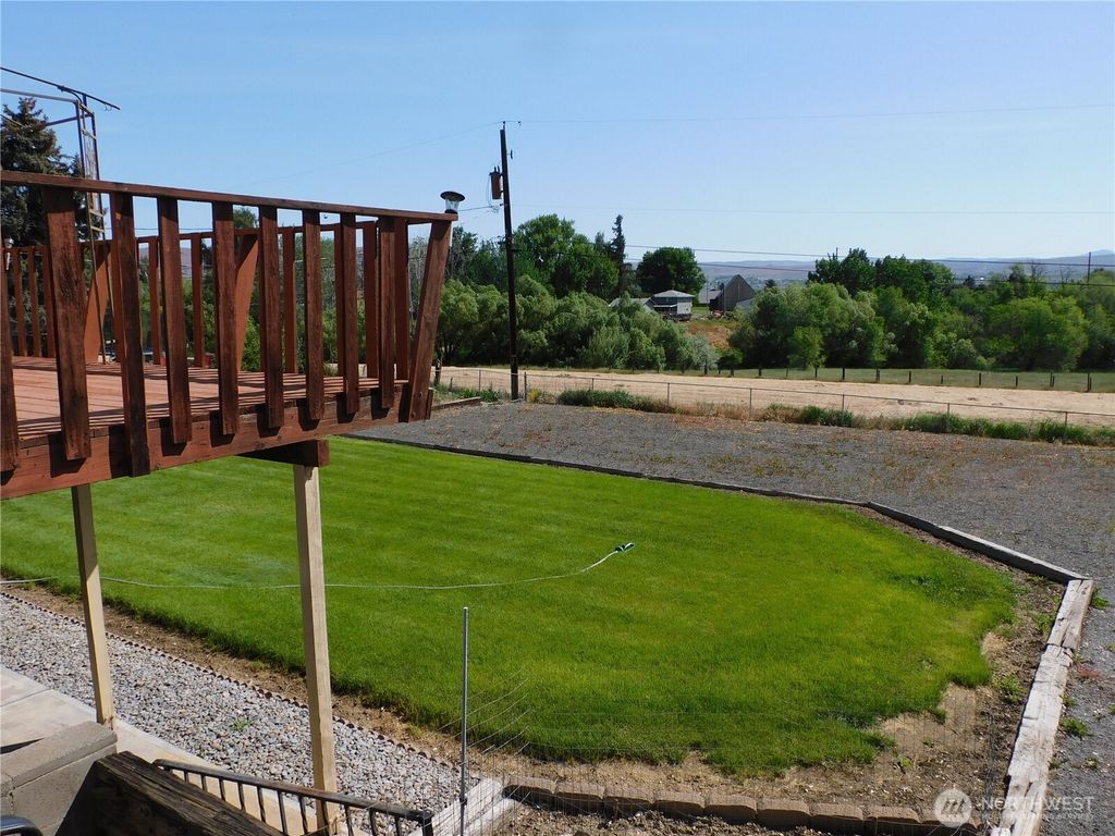 Photo of 61 Lorry Lane, Selah, WA 98942 (MLS # 2518920)