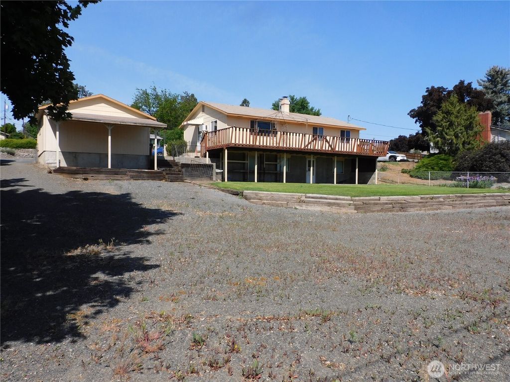 Photo of 61 Lorry Lane, Selah, WA 98942 (MLS # 2518920)