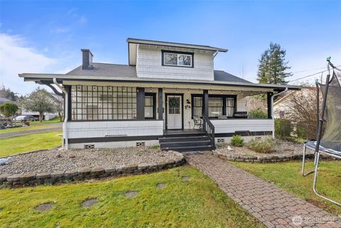 Photo of 726 May Street, Raymond, WA 98577 (MLS # 2484031)
