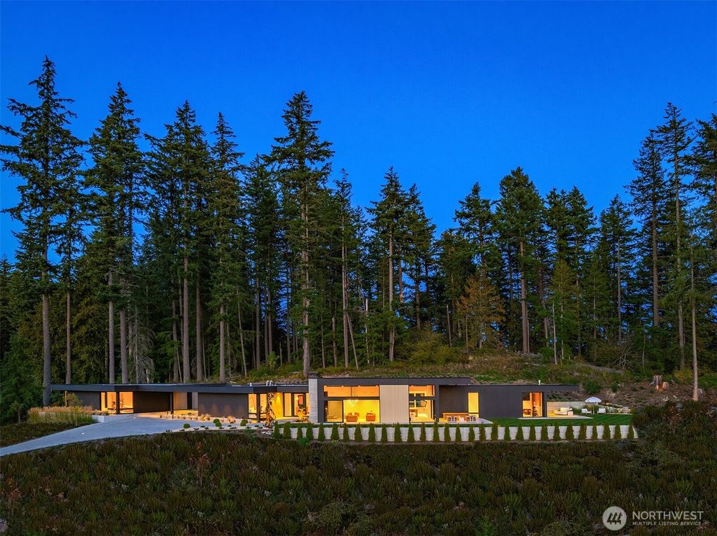 Photo of Issaquah, WA 98029 (MLS # 2450929)