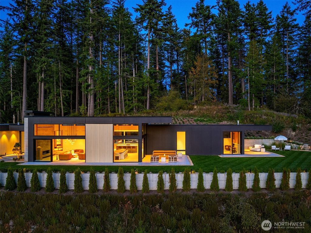 Photo of Issaquah, WA 98029 (MLS # 2450929)