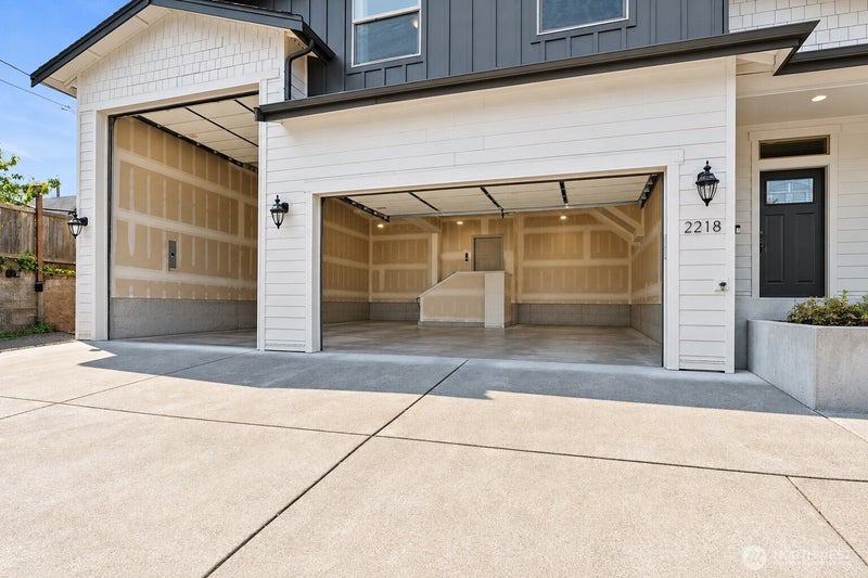 2218 N Huson