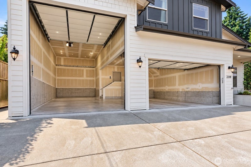 2218 N Huson