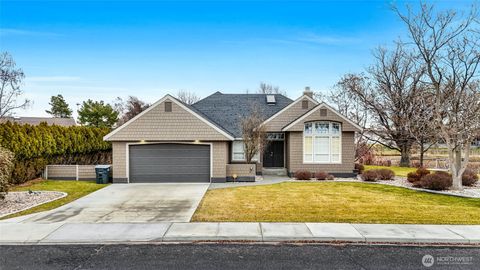 Photo of 811 Laguna Drive, Moses Lake, WA 98837 (MLS # 2477750)