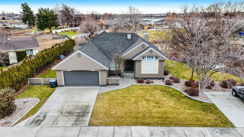 Photo of 811 Laguna Drive, Moses Lake, WA 98837 (MLS # 2477750)