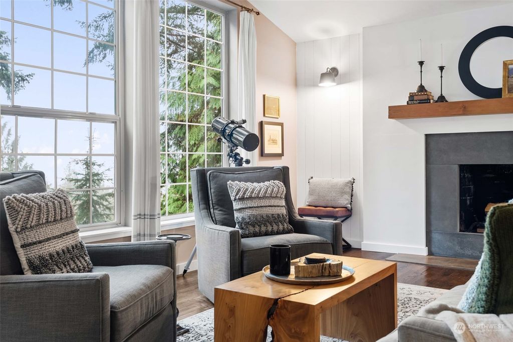 Photo of 10007 174th Avenue SE, Newcastle, WA 98059 (MLS # 2183276)