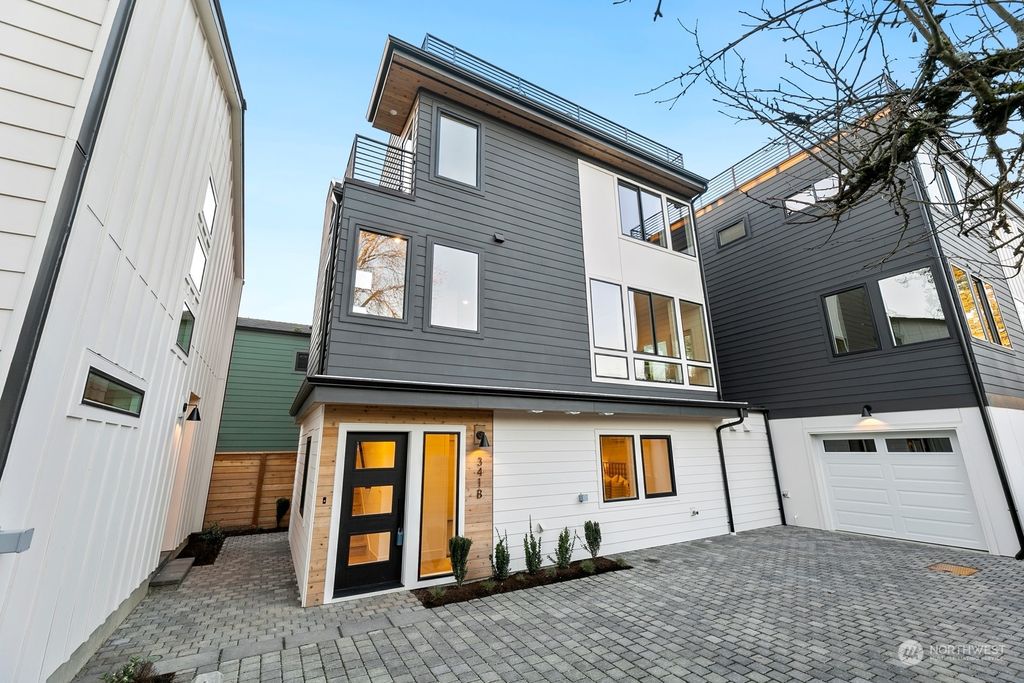 Photo of 341 NE 90th Street #B, Seattle, WA 98115 (MLS # 2325370)