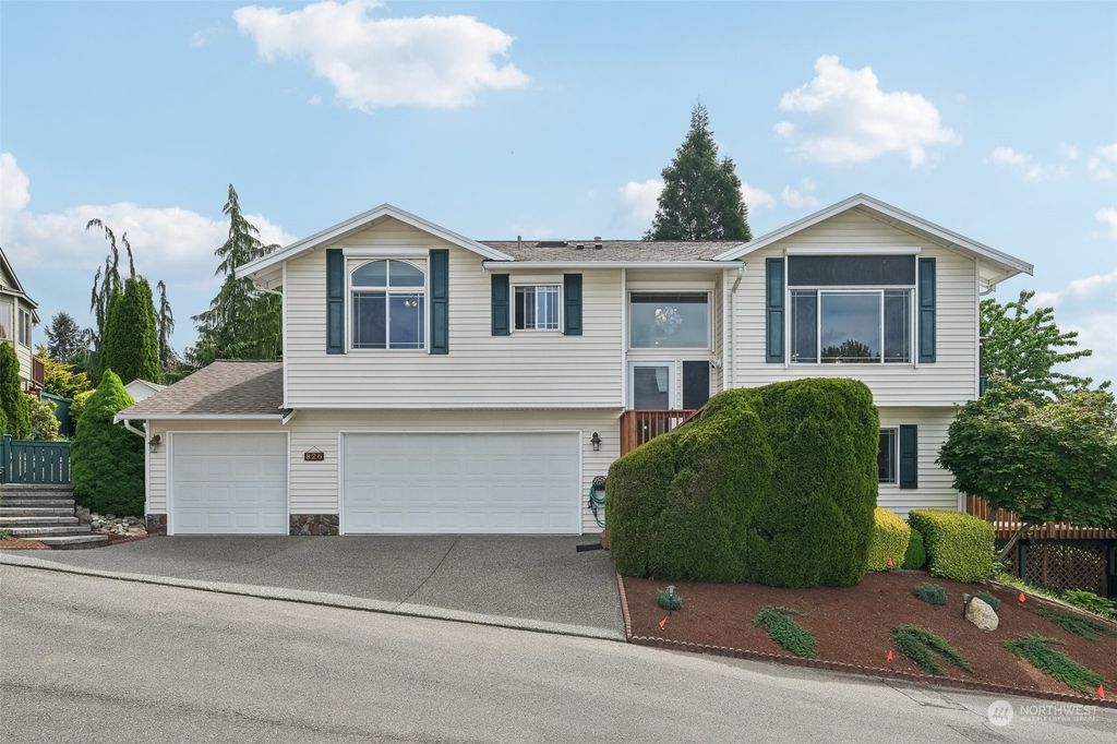 Photo of 826 19th Street, Snohomish, WA 98290 (MLS # 2240568)