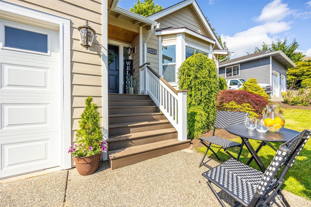 Photo of 6901 69th Place NE, Marysville, WA 98270 (MLS # 2076112)