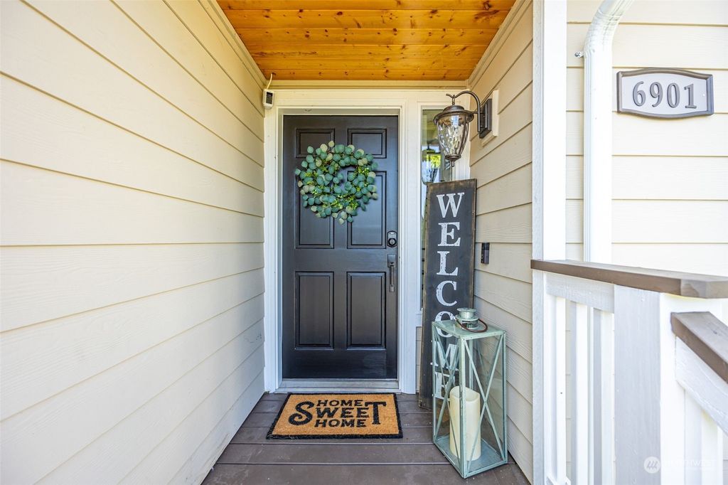 Photo of 6901 69th Place NE, Marysville, WA 98270 (MLS # 2076112)
