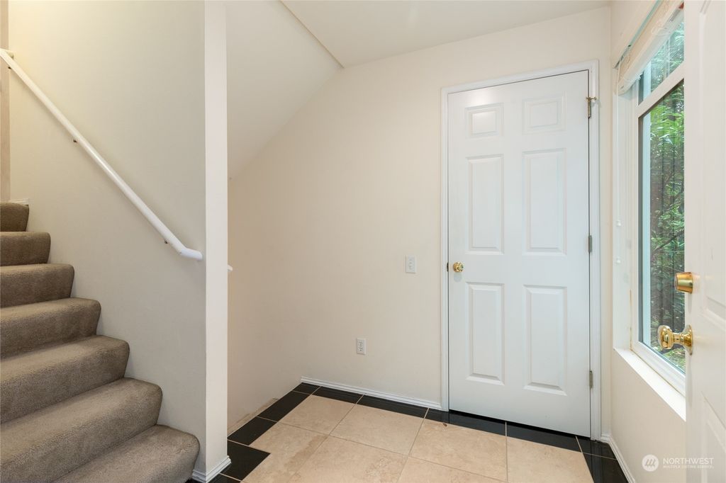 Photo of 6757 SE Cougar Mountain Way, Bellevue, WA 98006 (MLS # 2303982)