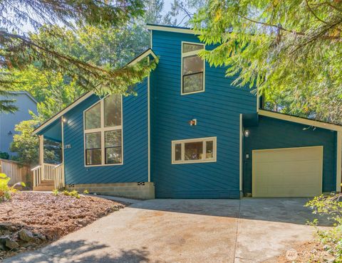 Photo of 1271 Bay Lp SW, Tumwater, WA 98512 (MLS # 2435899)