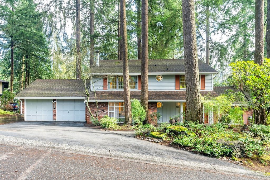 Photo of 2400 130th Place NE, Bellevue, WA 98005 (MLS # 2199035)
