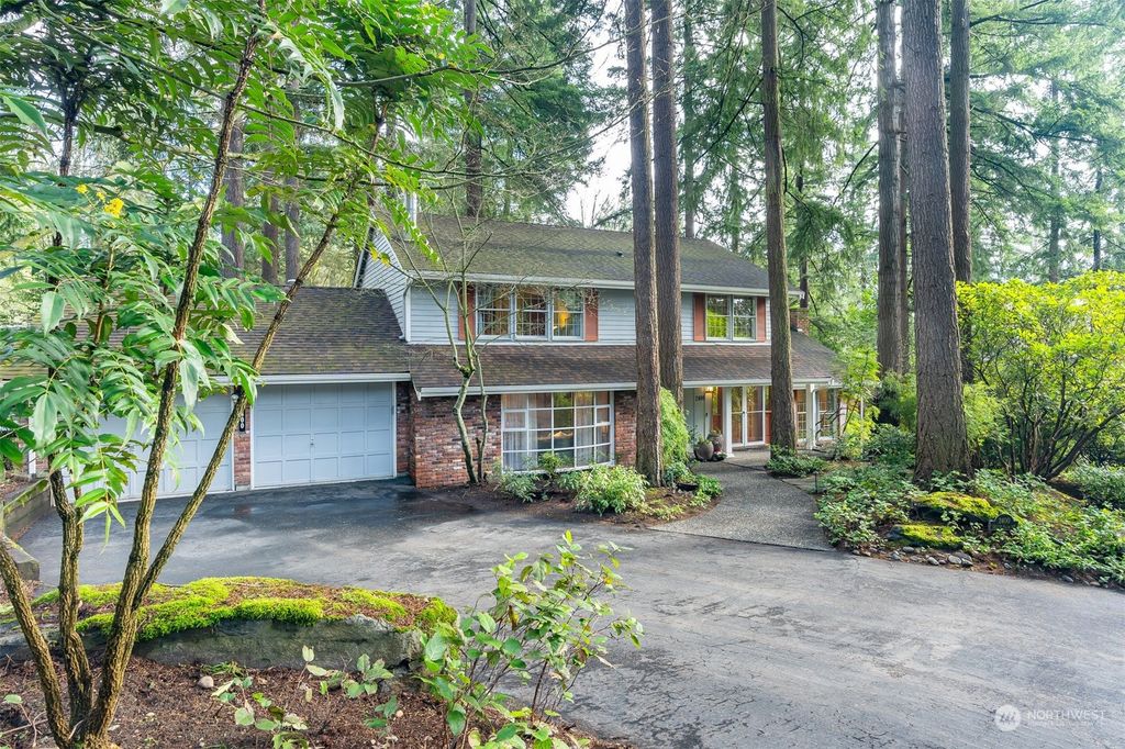 Photo of 2400 130th Place NE, Bellevue, WA 98005 (MLS # 2199035)