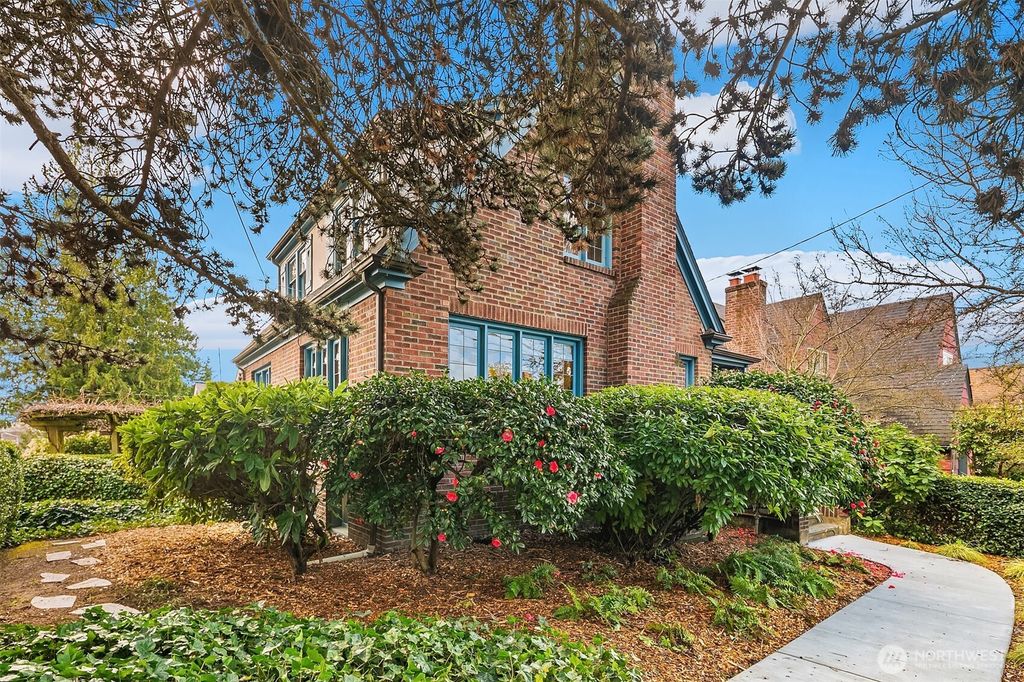 Photo of 3017 NE 65th Street, Seattle, WA 98115 (MLS # 2341282)