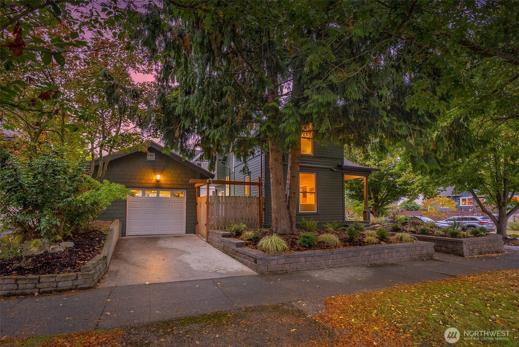 Photo of 101 NE 57th Street, Seattle, WA 98105 (MLS # 2589006)