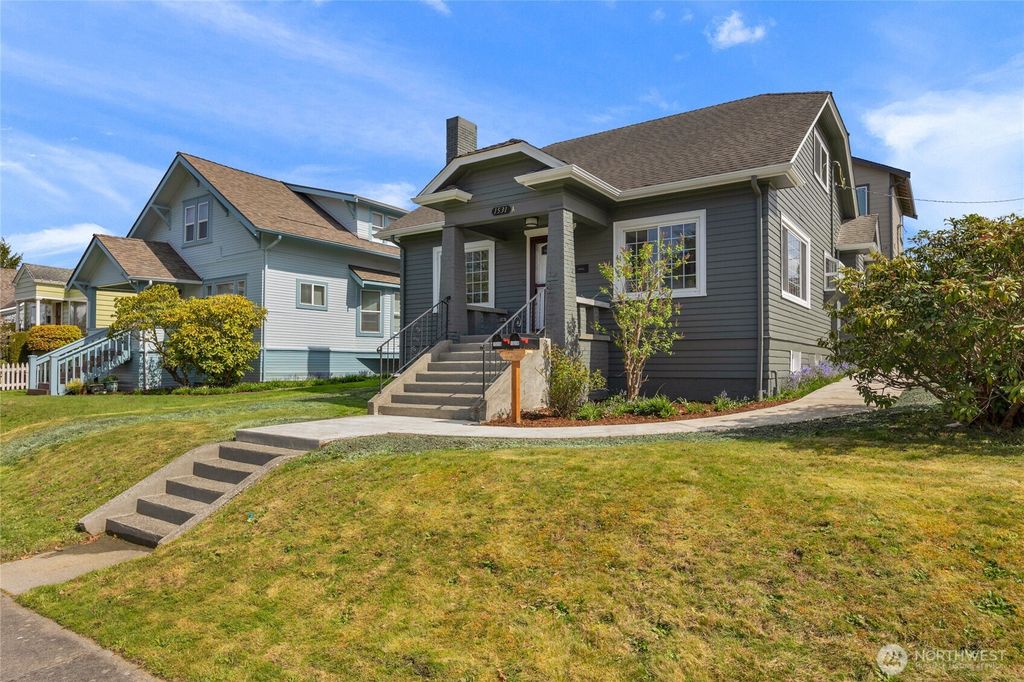 Photo of 1531 Virginia Avenue #1, Everett, WA 98201 (MLS # 2357646)