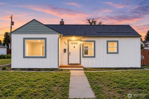 Photo of 717 E Wabash Avenue, Spokane, WA 99207 (MLS # 2584149)