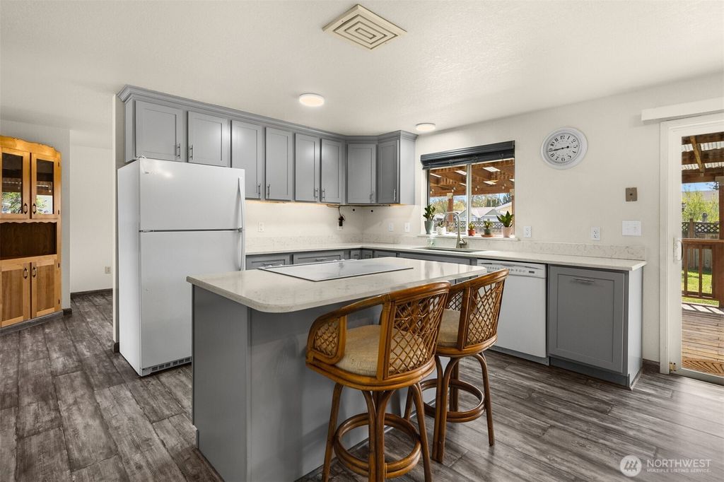 Photo of 318 3rd Avenue SE, Pacific, WA 98047 (MLS # 2369075)