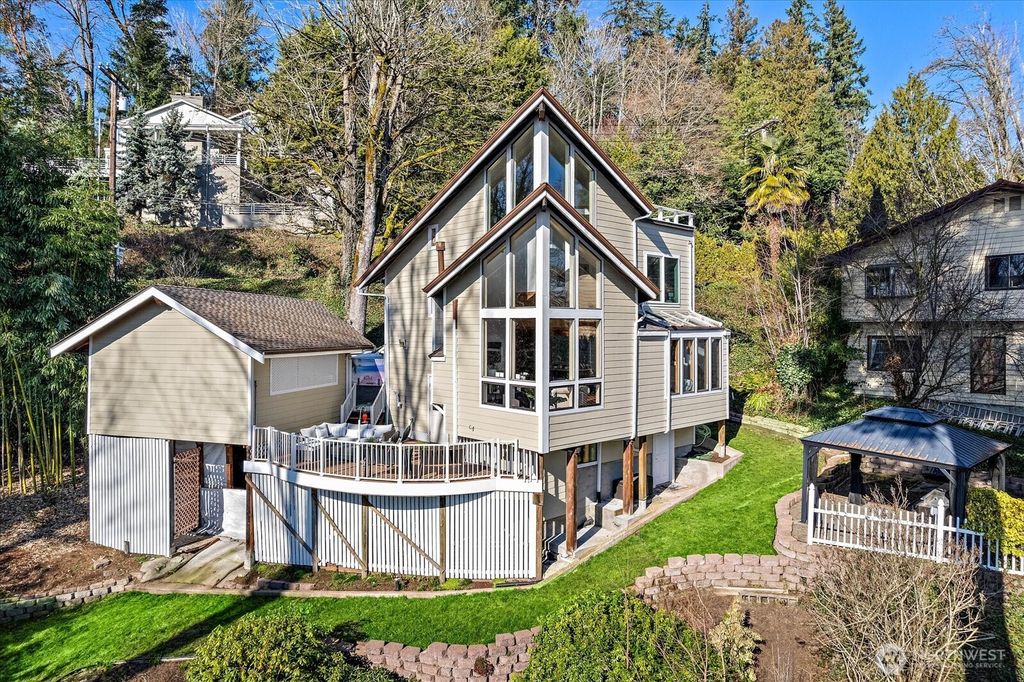 Photo of 8526 E Mercer Way Way, Mercer Island, WA 98040 (MLS # 2481211)