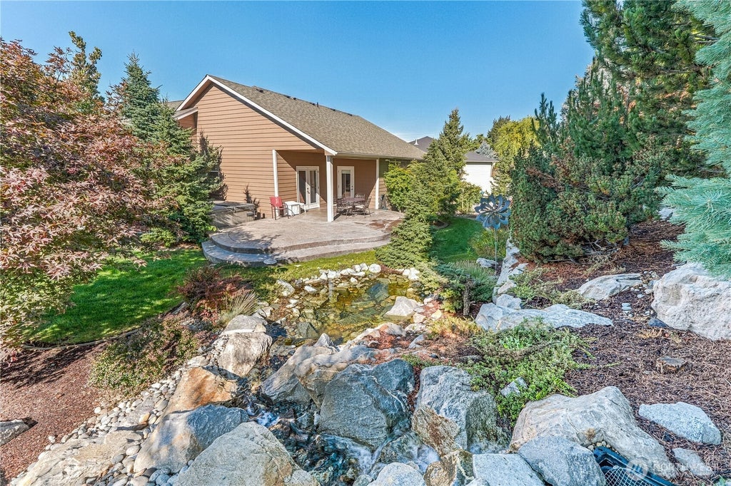Photo of 609 NE 19th Street, East Wenatchee, WA 98802 (MLS # 2583297)