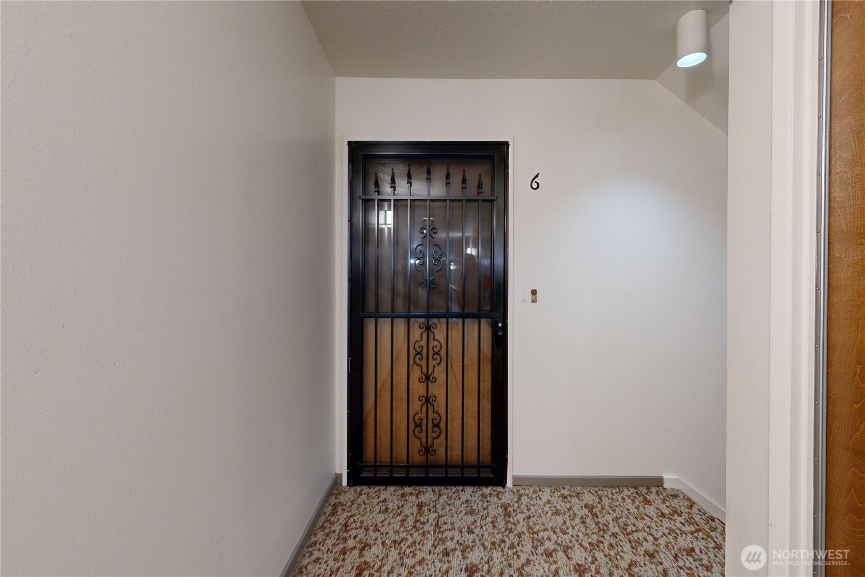 364 Catherine Street B-6