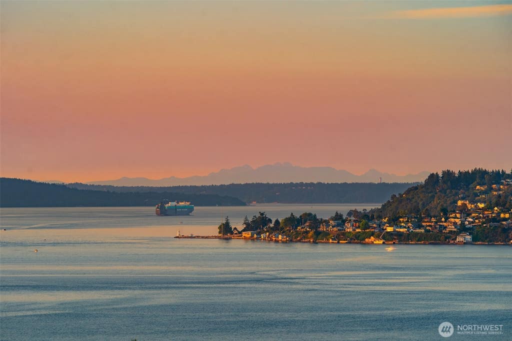 Photo of 17 North Road N, Tacoma, WA 98406 (MLS # 2566986)