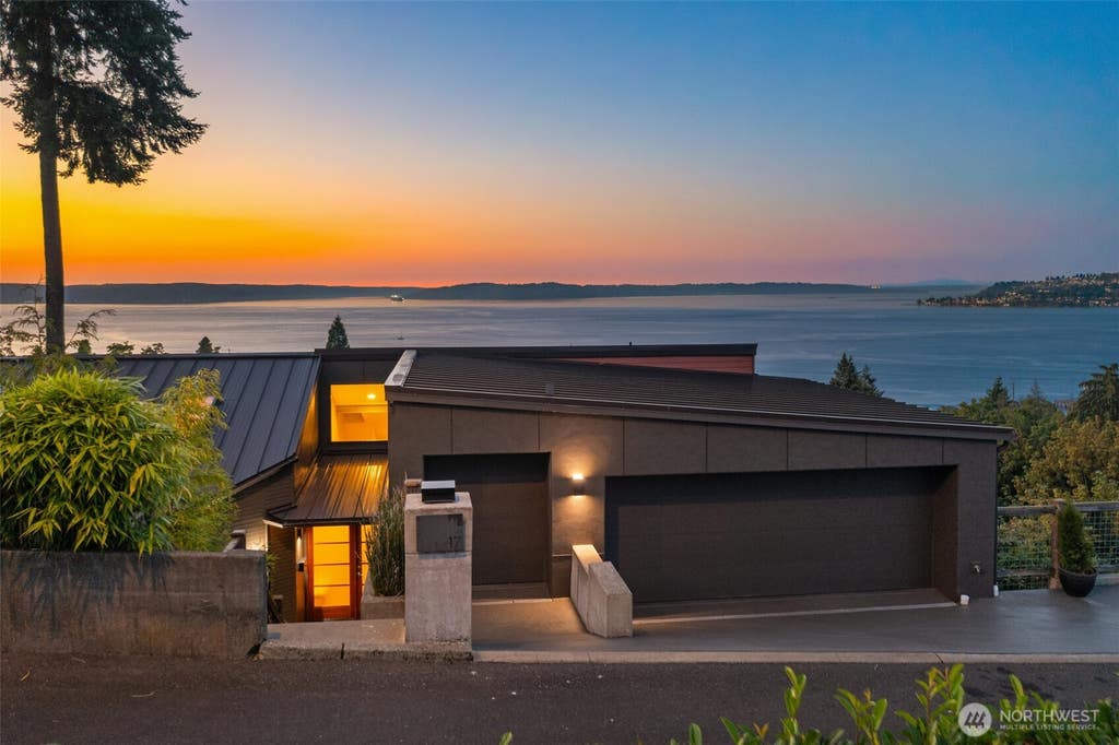 Photo of 17 North Road N, Tacoma, WA 98406 (MLS # 2566986)