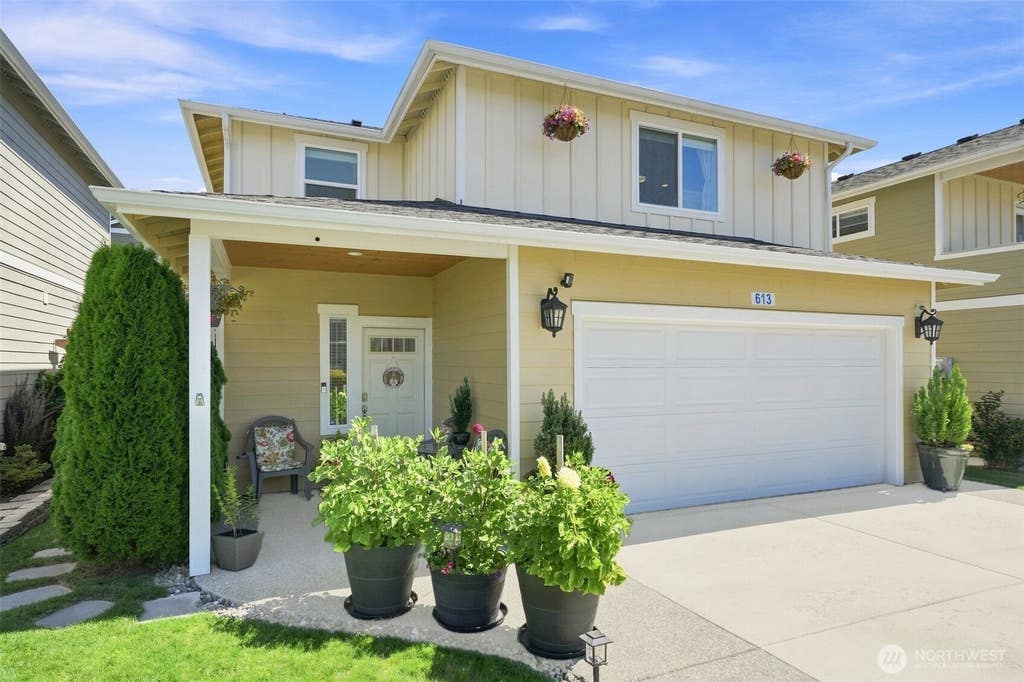 Photo of 613 Stacey Place, Sedro Woolley, WA 98284 (MLS # 2568451)