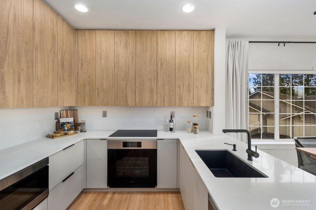 Photo of 18638 NE 55th Way #LL1863, Redmond, WA 98052 (MLS # 2492676)