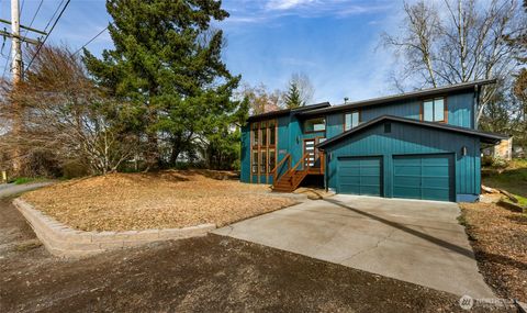 Photo of 2832 St Clair St, Bellingham, WA 98226 (MLS # 2499248)