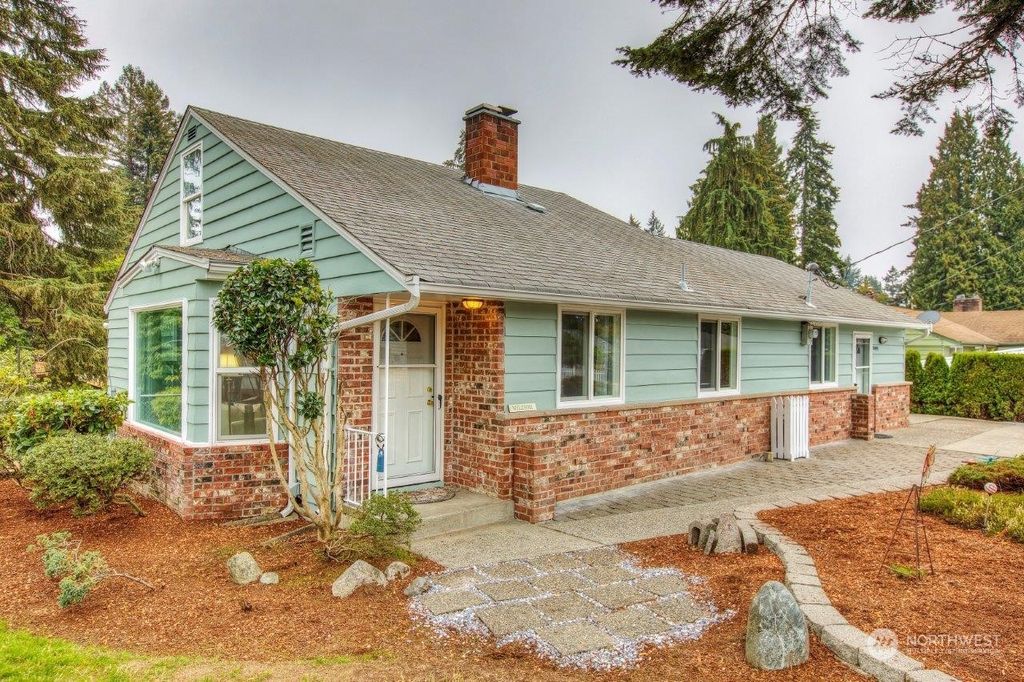 Photo of 20404 7th Avenue S, Des Moines, WA 98198 (MLS # 2000327)