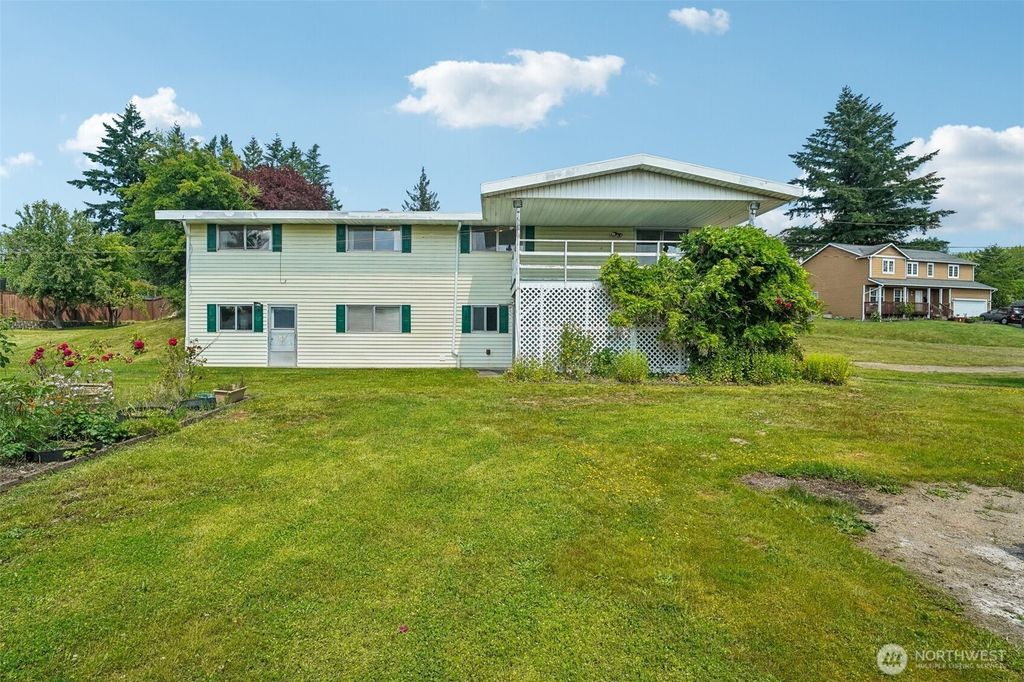 Photo of 32427 6th Avenue, Black Diamond, WA 98010 (MLS # 2386006)