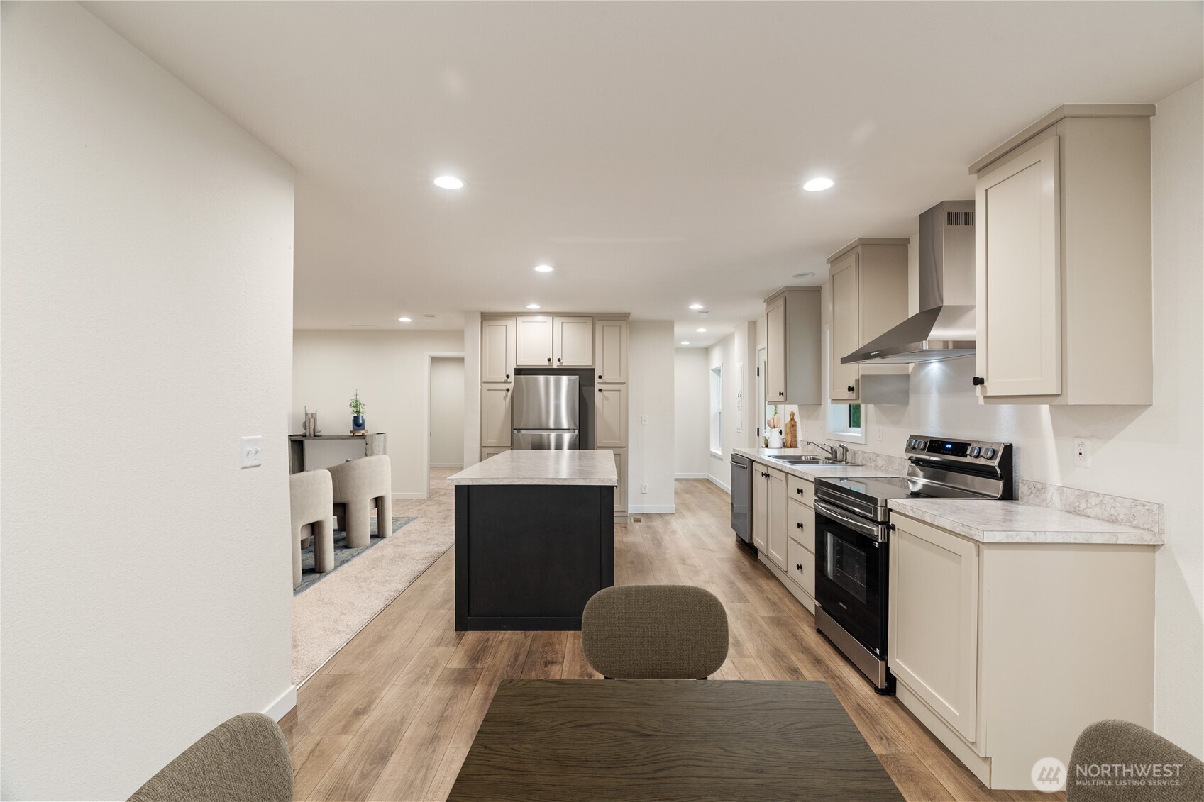 390 Mira Court SE