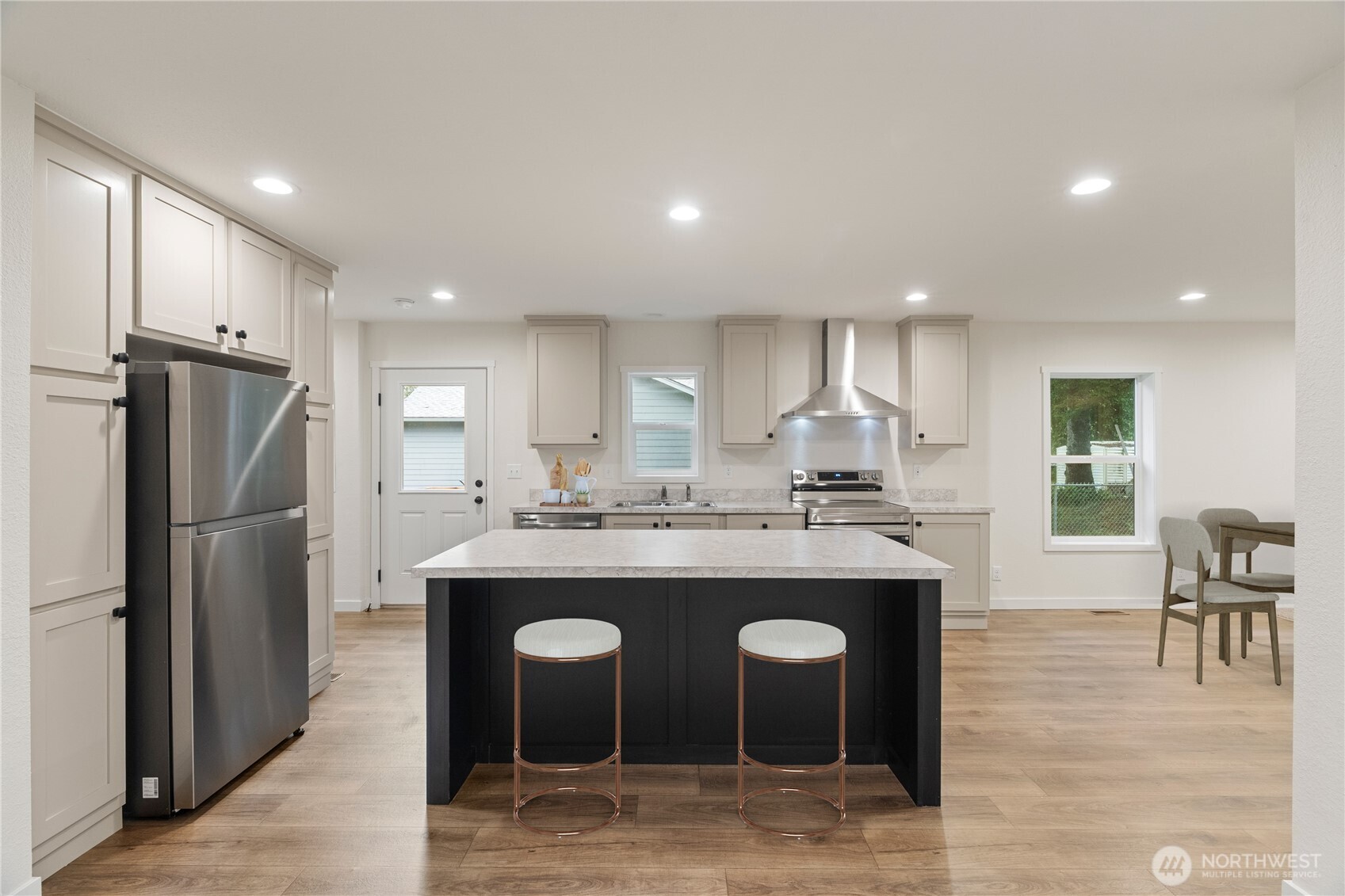 390 Mira Court SE