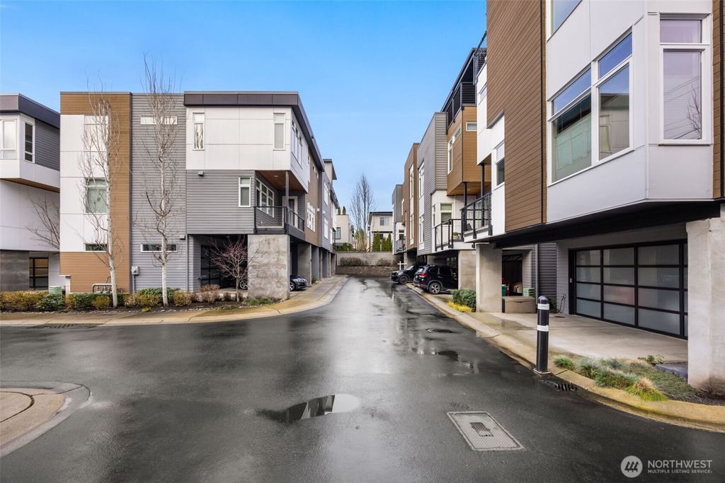 Photo of 315 State Street S #21, Kirkland, WA 98033 (MLS # 2464994)