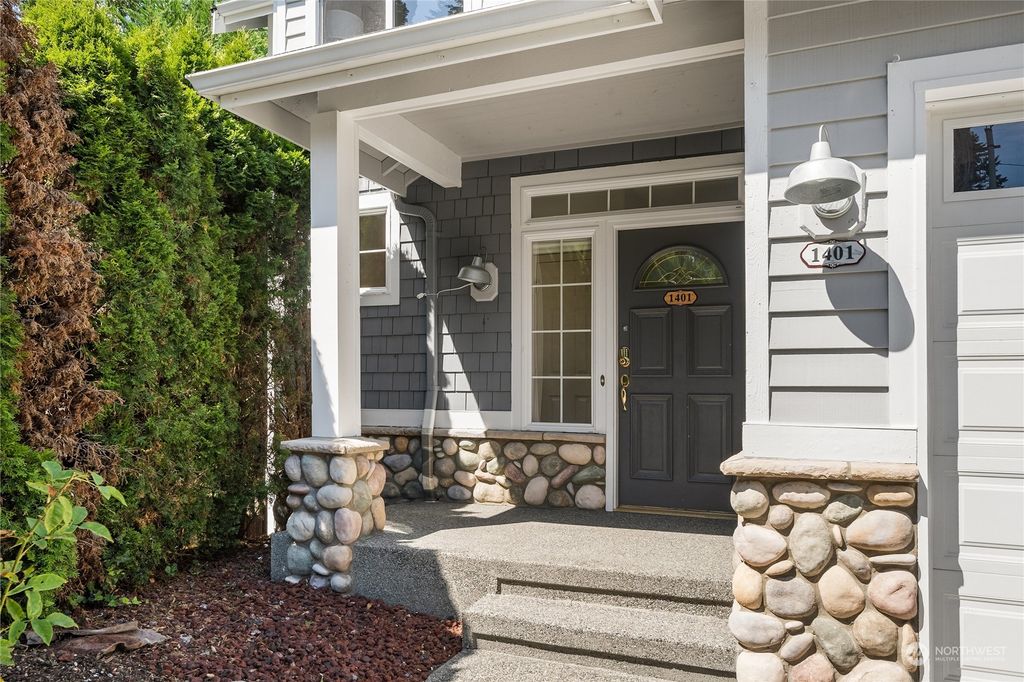 Photo of 1401 153rd Place SE, Bellevue, WA 98007 (MLS # 2231971)