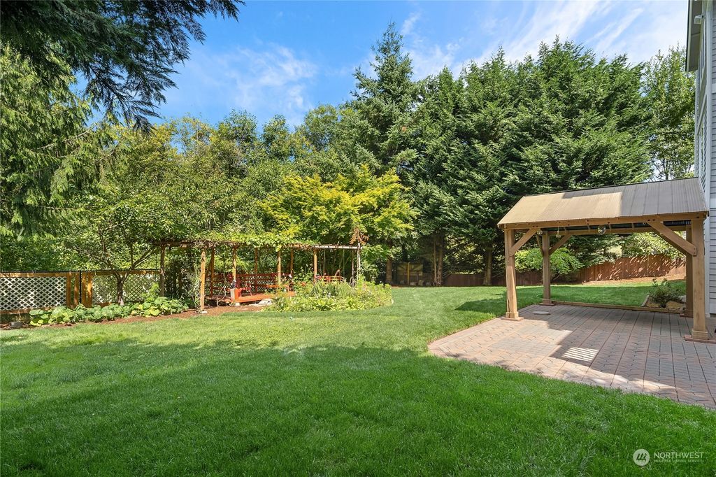 Photo of 1401 153rd Place SE, Bellevue, WA 98007 (MLS # 2231971)