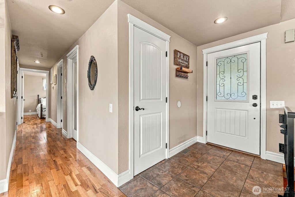Photo of 824 N Kentucky Avenue, East Wenatchee, WA 98802 (MLS # 2590143)