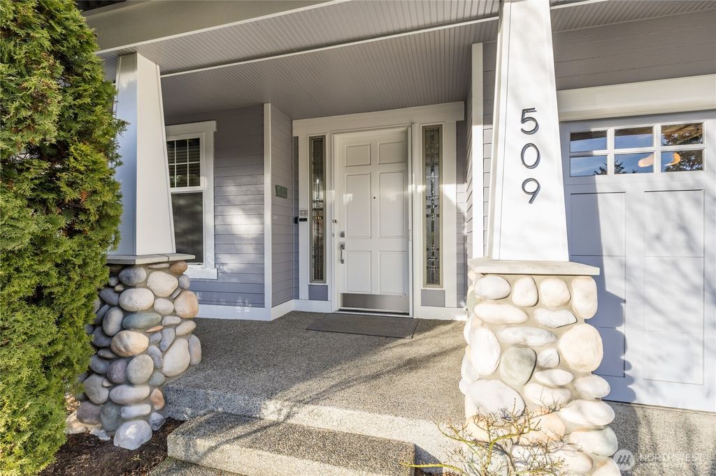 Photo of 509 55th Way SE, Auburn, WA 98092 (MLS # 2478287)