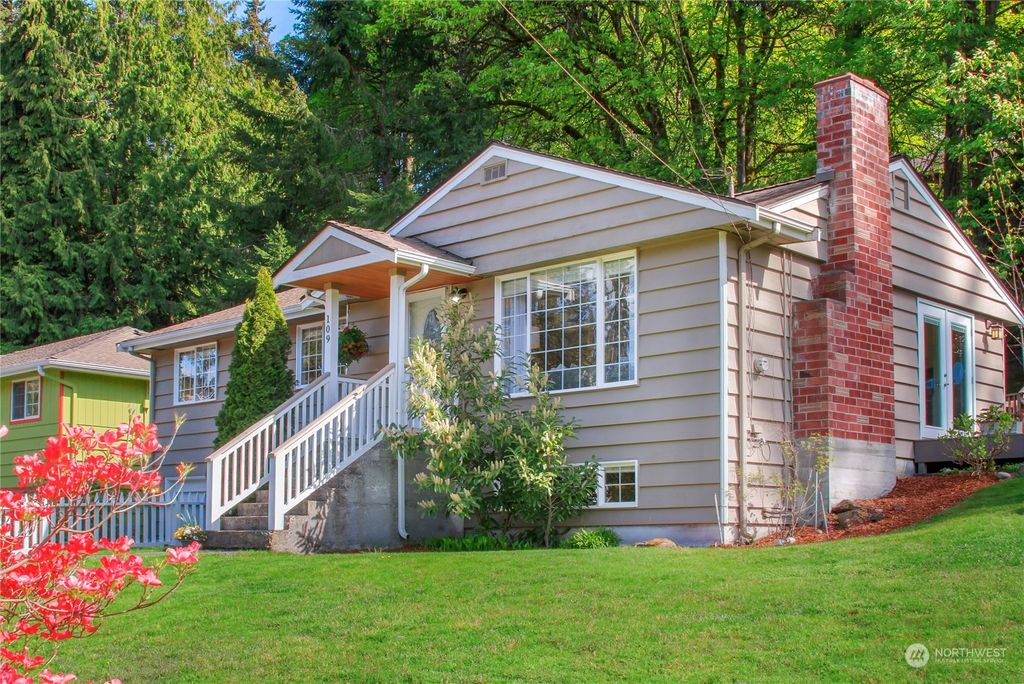 Photo of 109 NW 173rd Street, Shoreline, WA 98177 (MLS # 2231749)