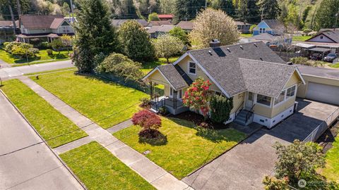 Photo of 1320 4th Street, Cosmopolis, WA 98537 (MLS # 2514117)