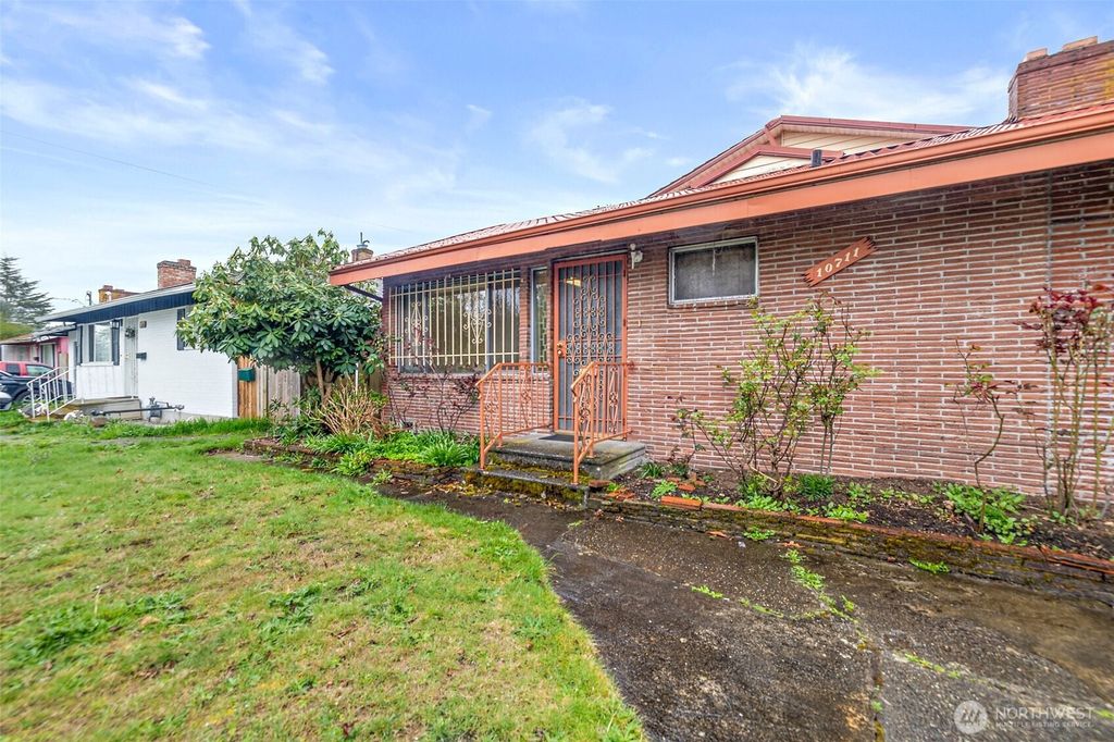 Photo of 10711 Renton Avenue S, Seattle, WA 98178 (MLS # 2353909)
