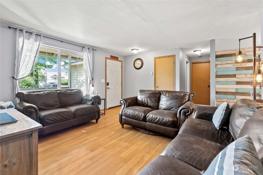 listing image 9362631474399637389