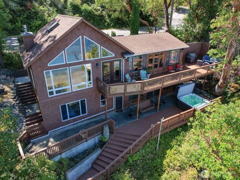 Photo of 1700 Madrona Way, Coupeville, WA 98239 (MLS # 2511766)