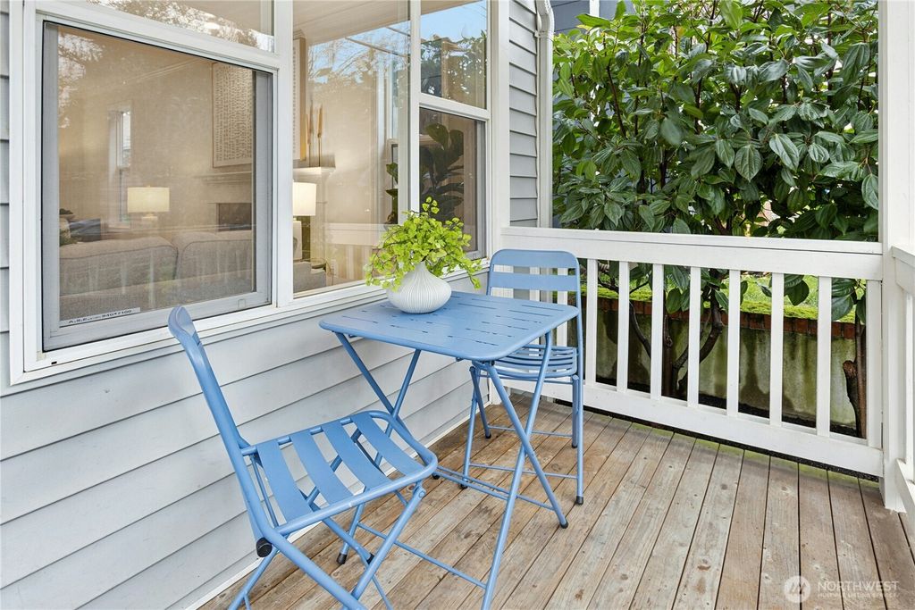 Photo of 7509 Fremont Avenue N, Seattle, WA 98103 (MLS # 2491744)