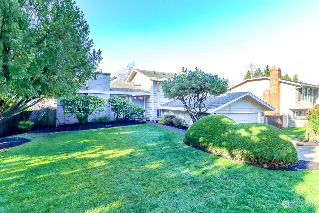Photo of 11819 104th Avenue NE, Kirkland, WA 98034 (MLS # 2187578)