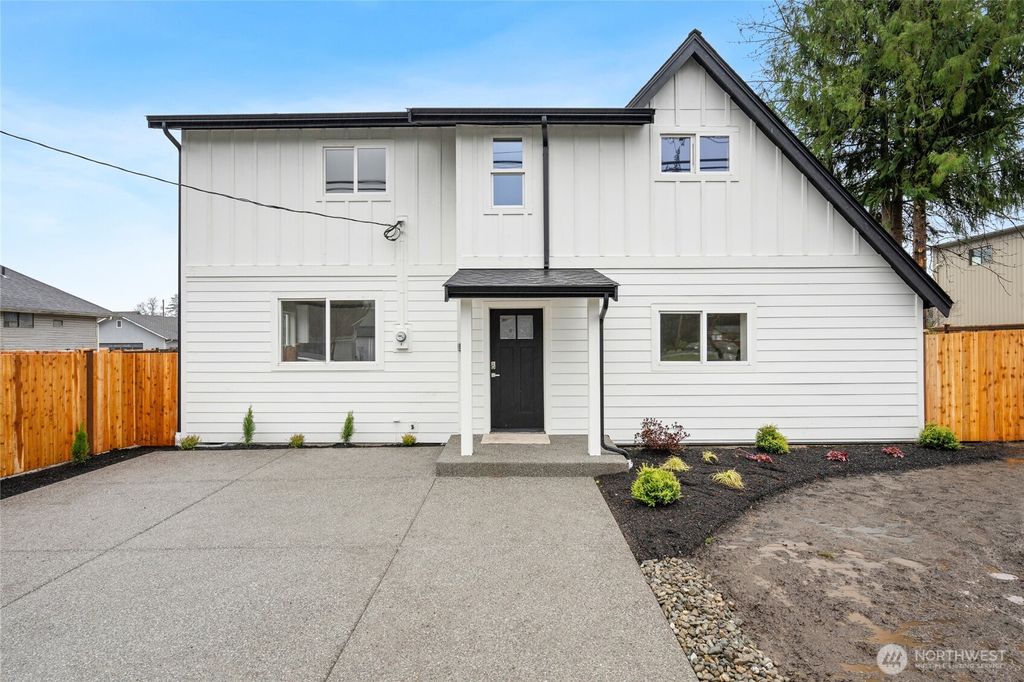 Photo of 200 S Alder Avenue, Granite Falls, WA 98252 (MLS # 2462965)