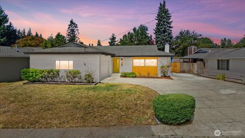 Photo of 16531 120th Avenue SE, Renton, WA 98058 (MLS # 2464484)