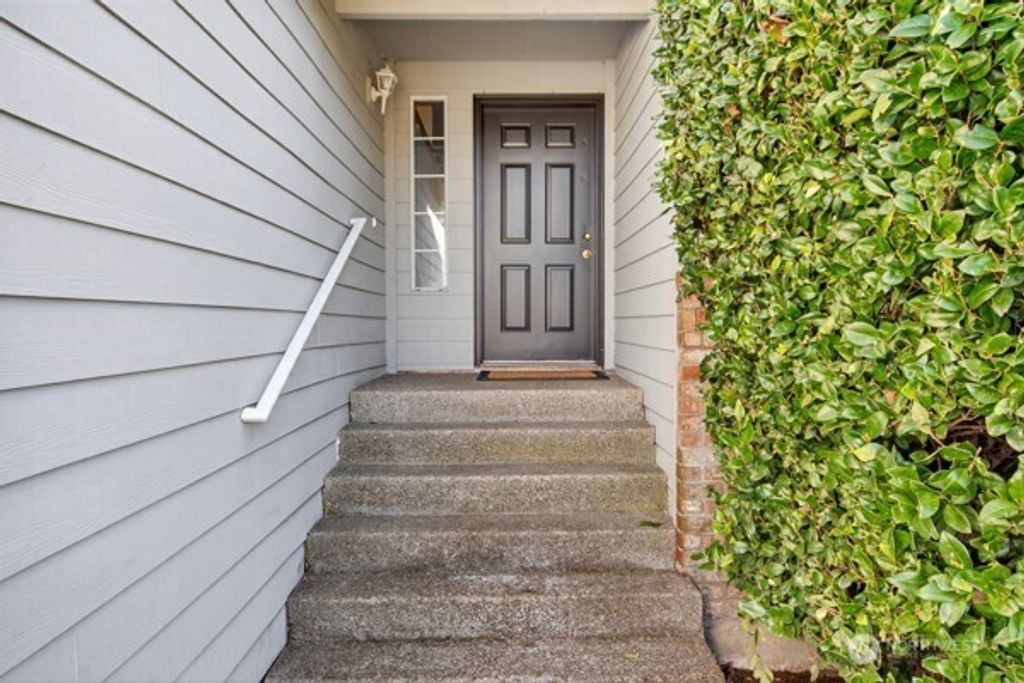 Photo of 21622 120th Avenue SE, Kent, WA 98031 (MLS # 2479741)